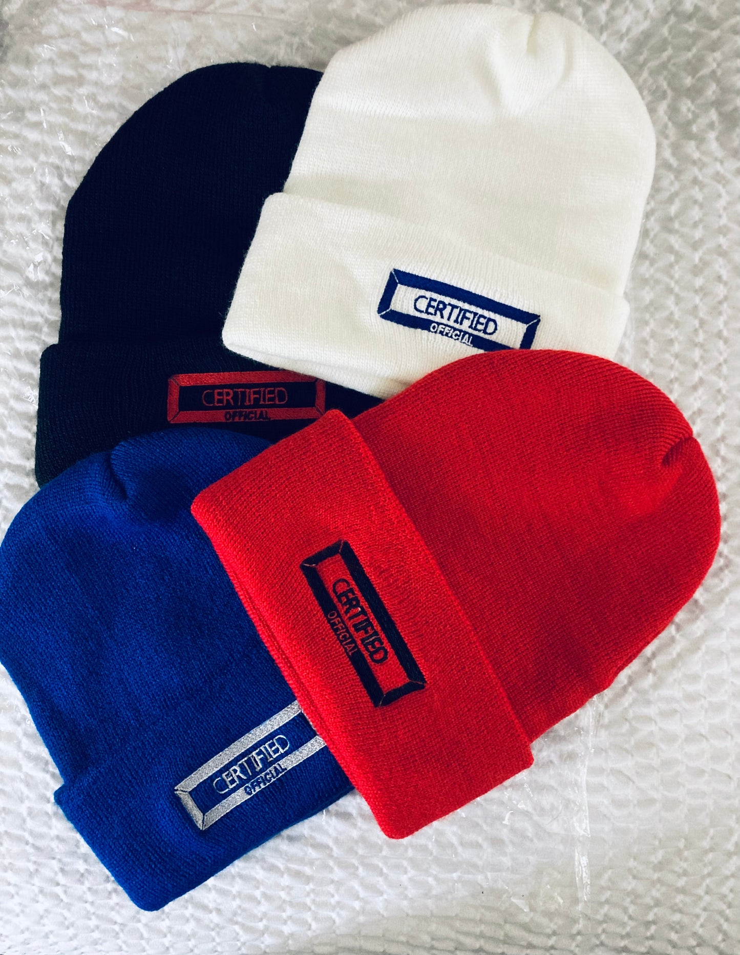 UNISEX > TOBOGGANS: CERTIFIED BRAND; 100% COTTON; ONE SIZE FITS ALL; EMBROIDERY PRINT.