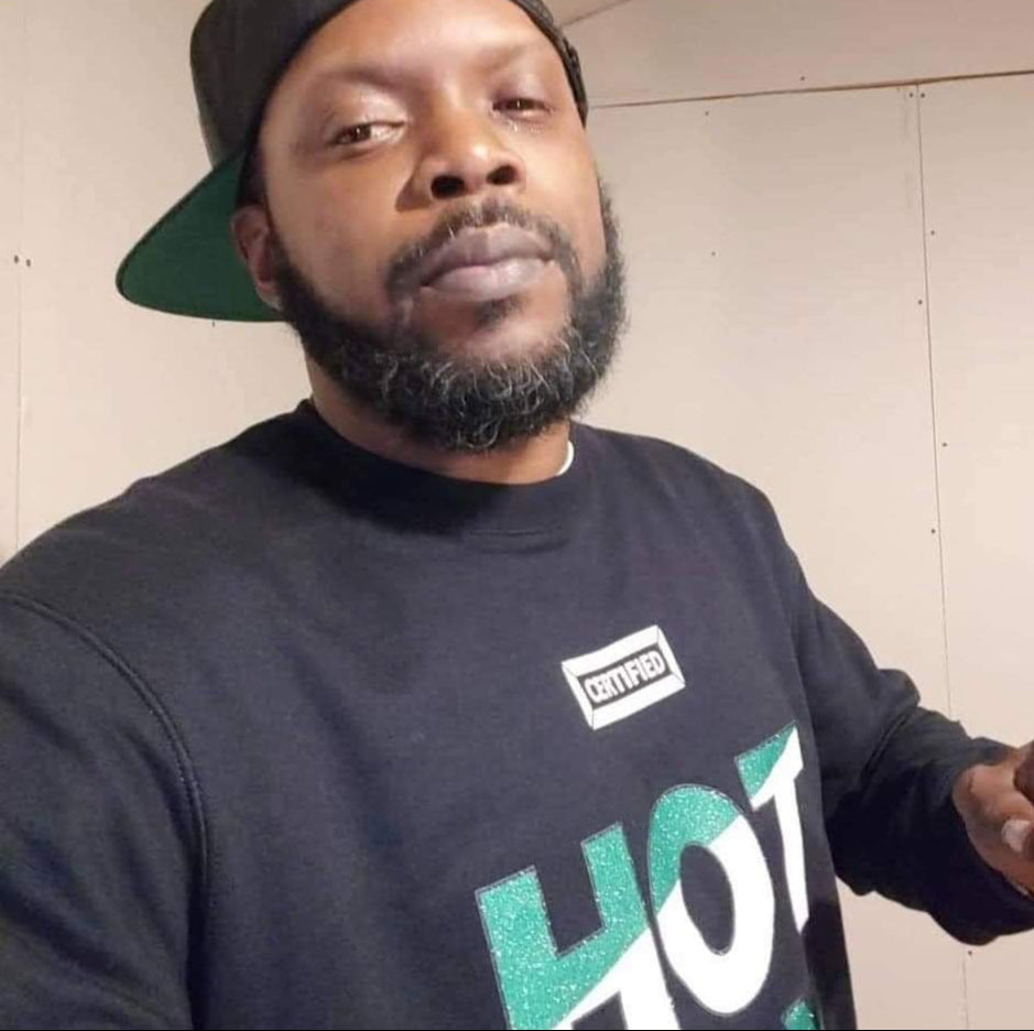 CMALE > 500 DEGREEZ: MEN'S FASHION SWEATSHIRT; CREW NECK; LONG SLEEVE; ORIGINAL DESIGN; VINYL/DTFILM PRINT.