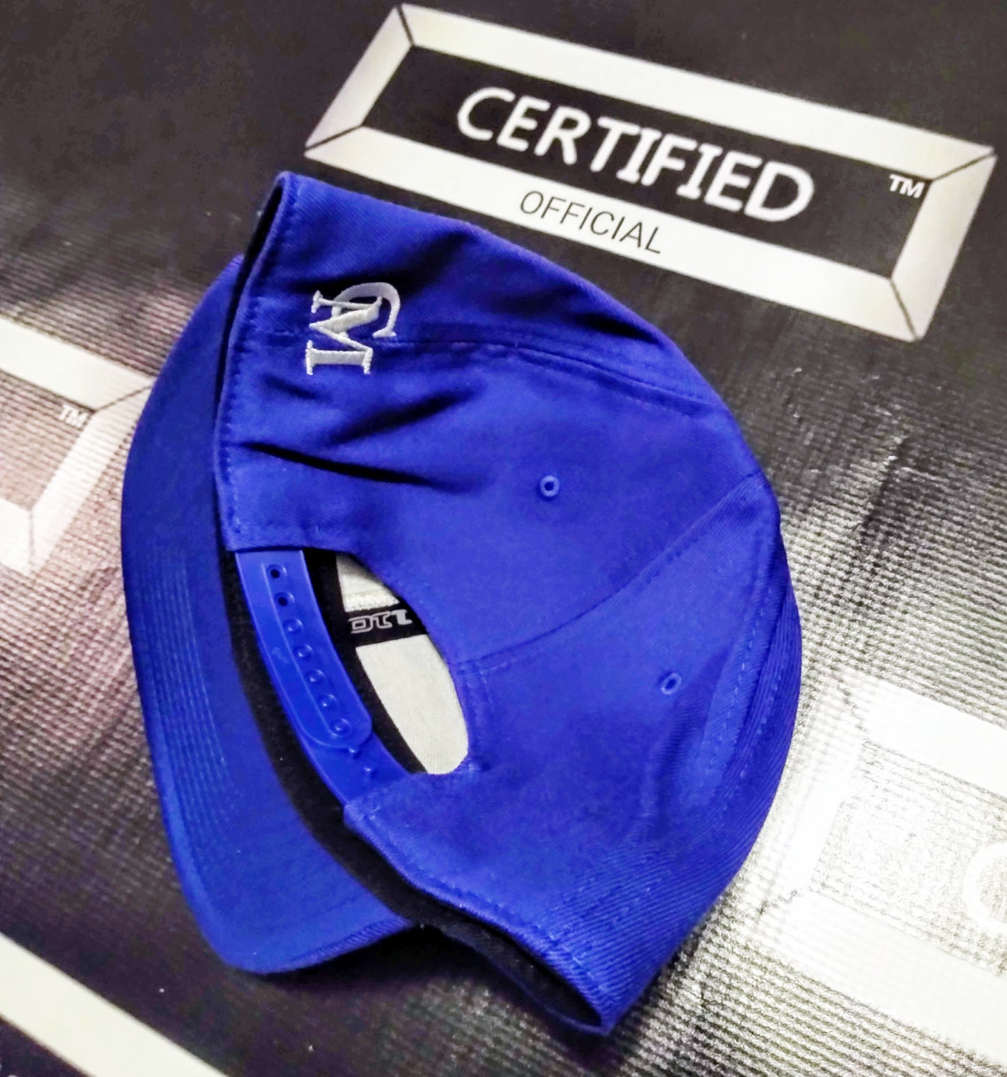 CMALE > FASHION SNAPBACK: MEN & BOYS 110 SNAPBACK CAP; 100% POLYESTER; ORIGINAL DESIGN; EMBROIDERY PRINT.