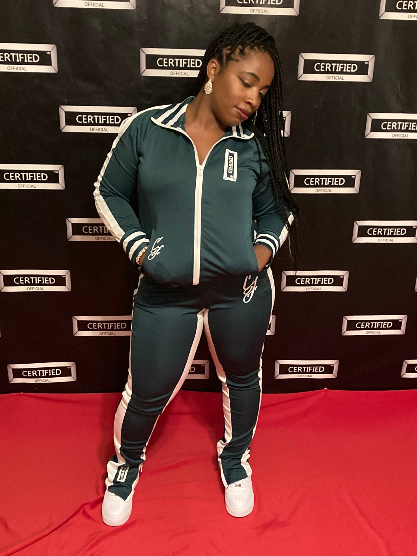 CFEMALE: KHANDI: 2PC. SPLIT SHOULDER TRACKER SET.