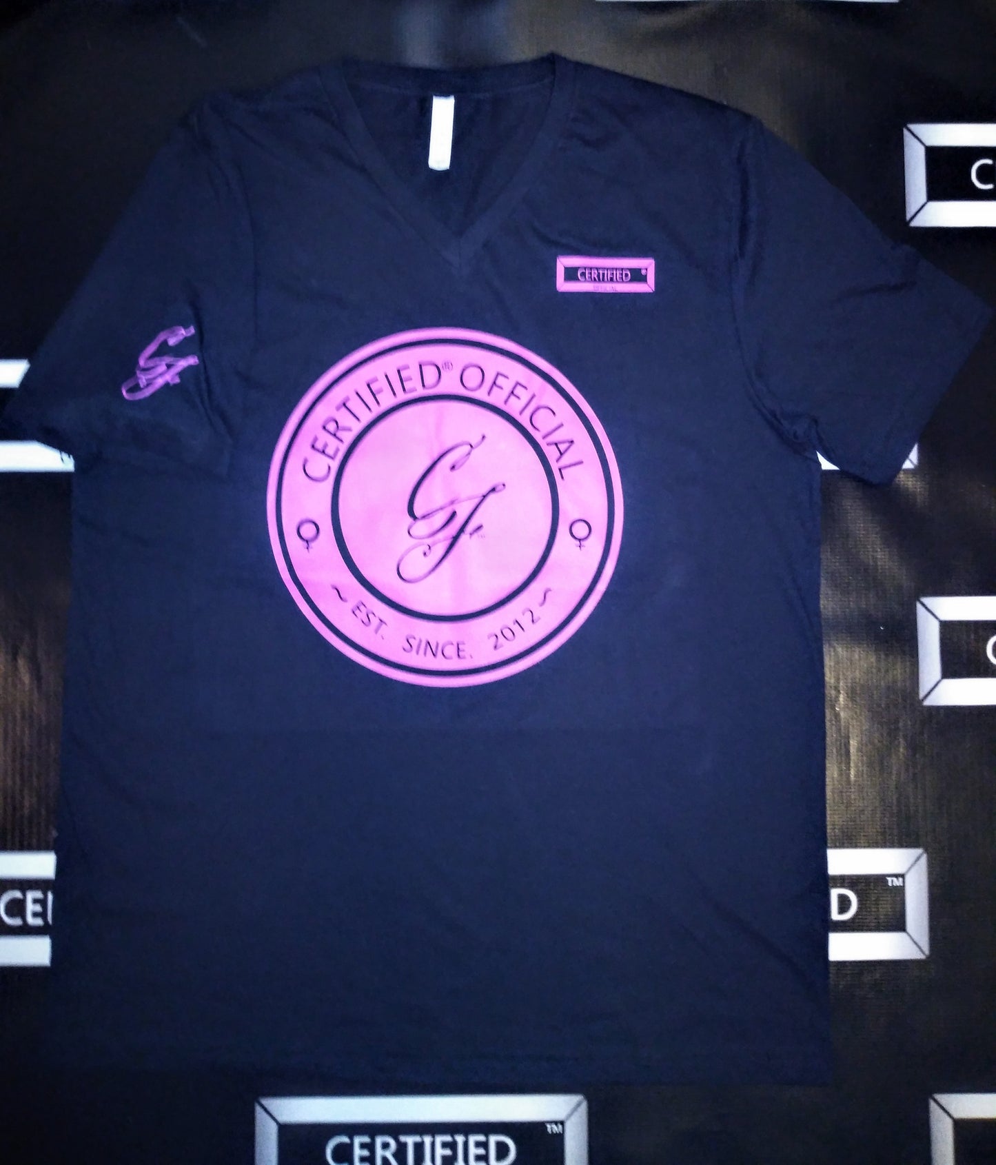 [CERTIFIED] OFFICIAL [FEMALE] > SHIRT OF ARMZ: DESIGNER URBAN/POP V-NECK T-SHIRT