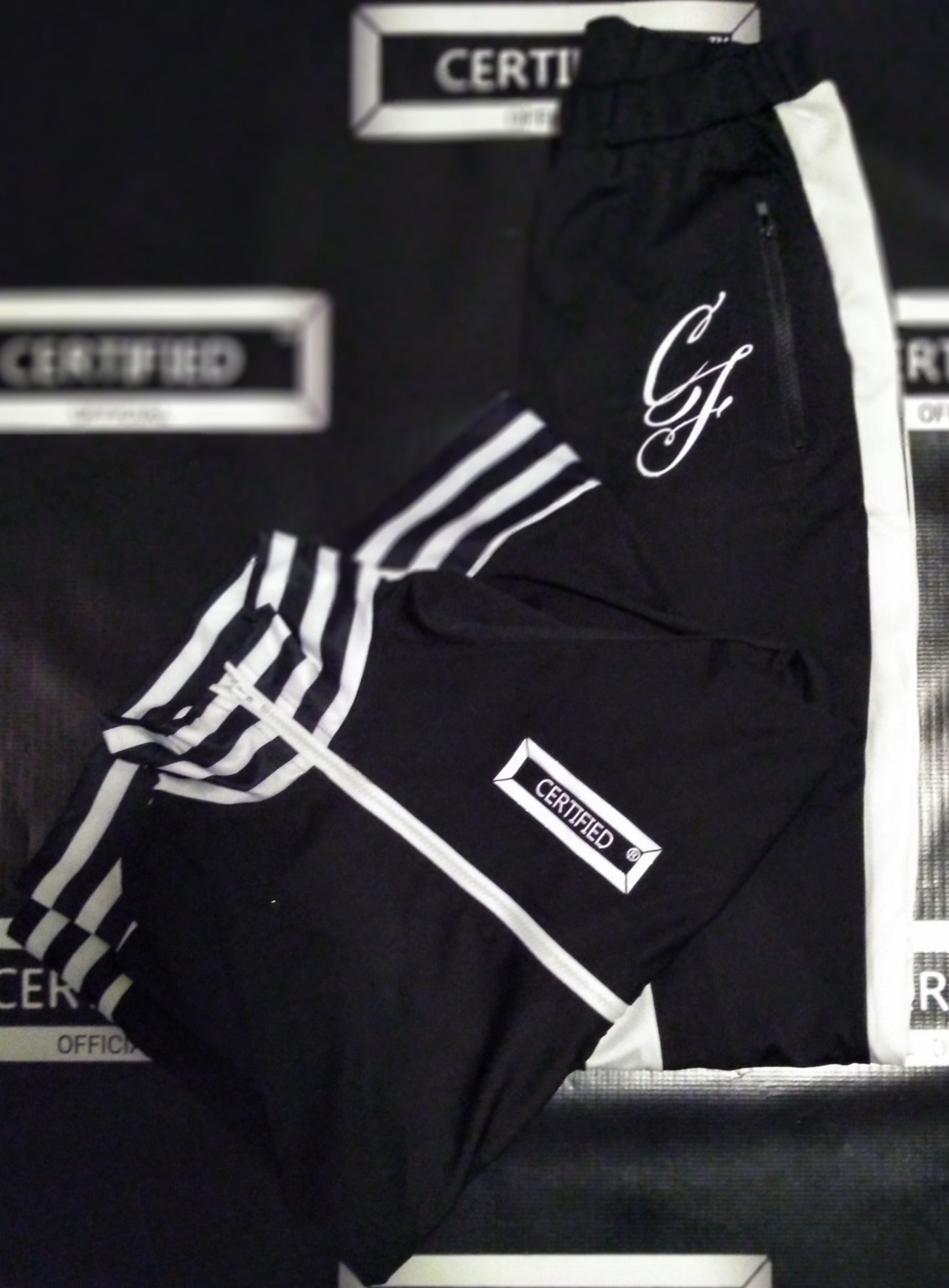 CFEMALE: KHANDI: 2PC. SPLIT SHOULDER TRACKER SET.