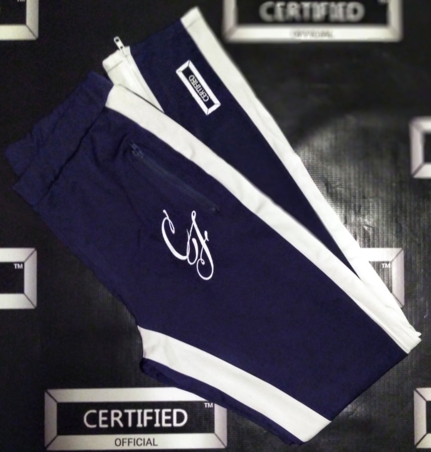 CFEMALE: KHANDI: 2PC. SPLIT SHOULDER TRACKER SET.