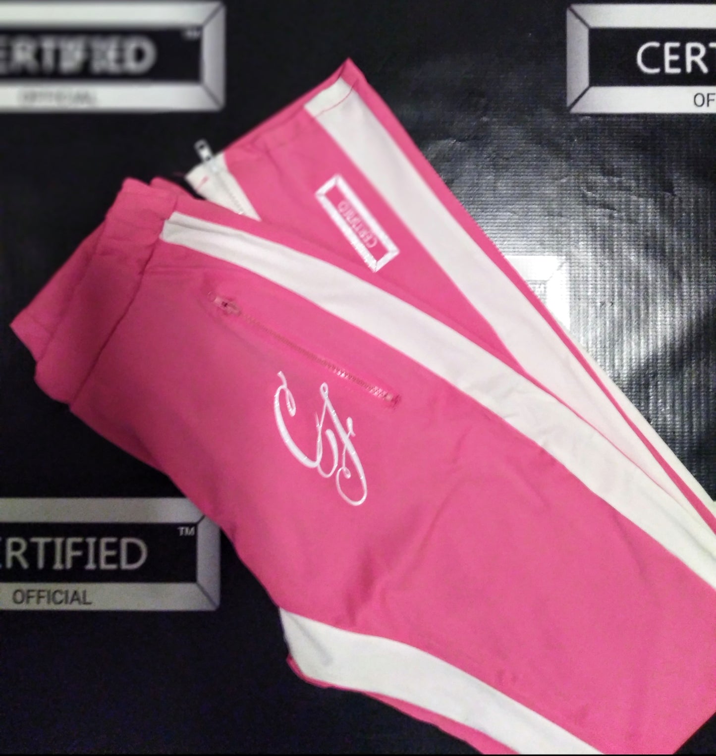 CFEMALE: KHANDI: 2PC. SPLIT SHOULDER TRACKER SET.