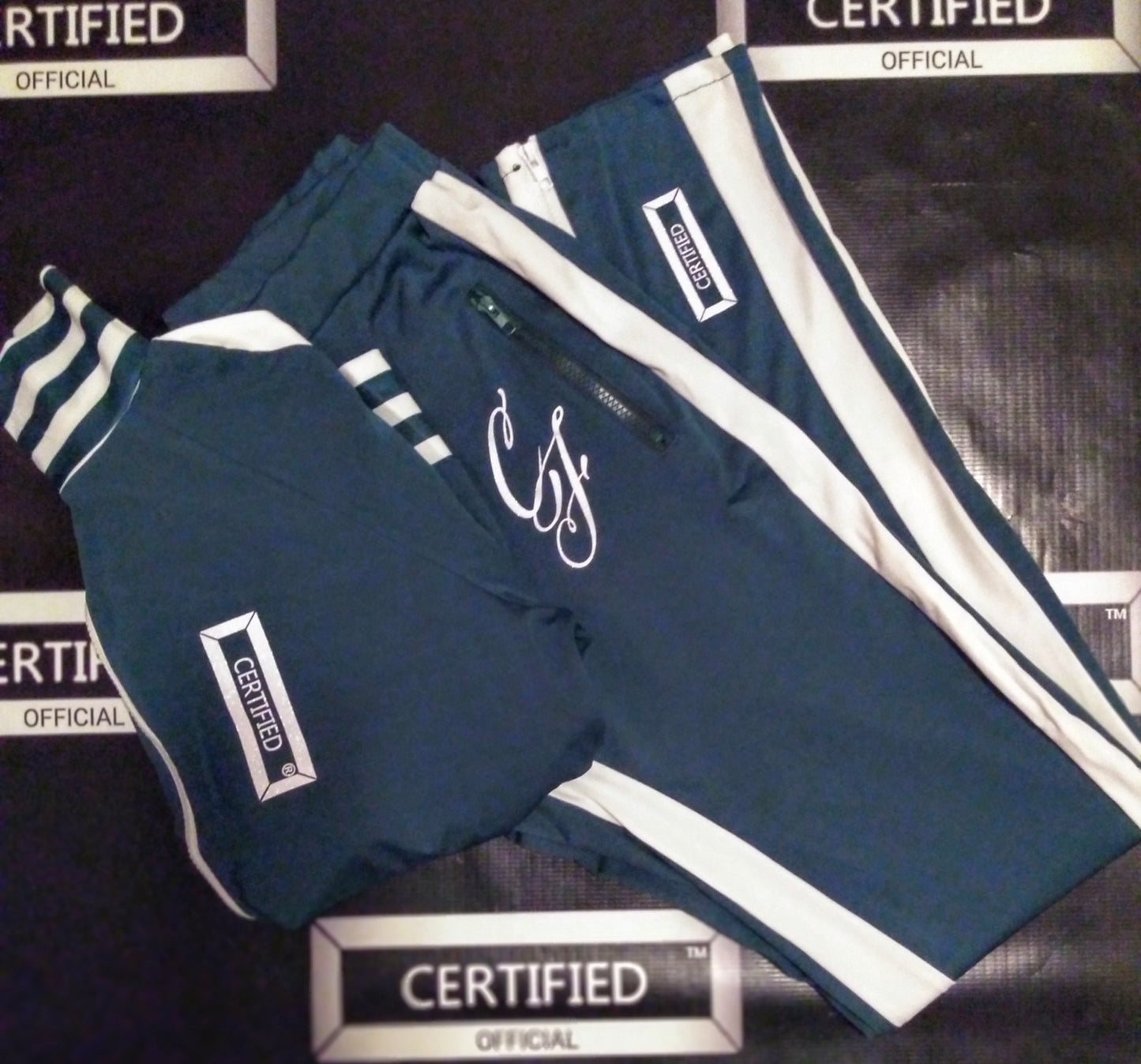 CFEMALE: KHANDI: 2PC. SPLIT SHOULDER TRACKER SET.